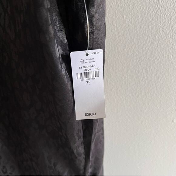 NWT Old Navy Black Textured Satin Leopard Print Button Down Shirt Size XL - Picture 6 of 9